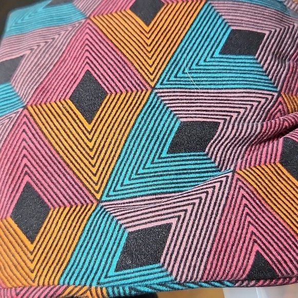 LULAROE LLR OS Patterned Buttery Soft Legging One Size - Picture 1 of 1